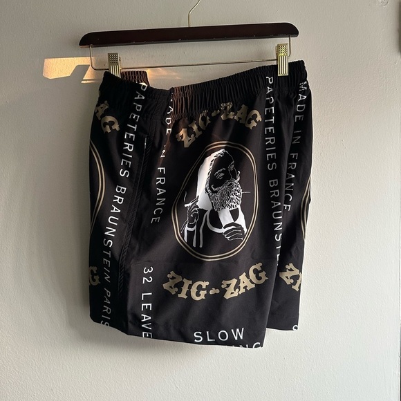 AMIRI Black Zig Zag Made in France Shorts - Picture 5 of 9